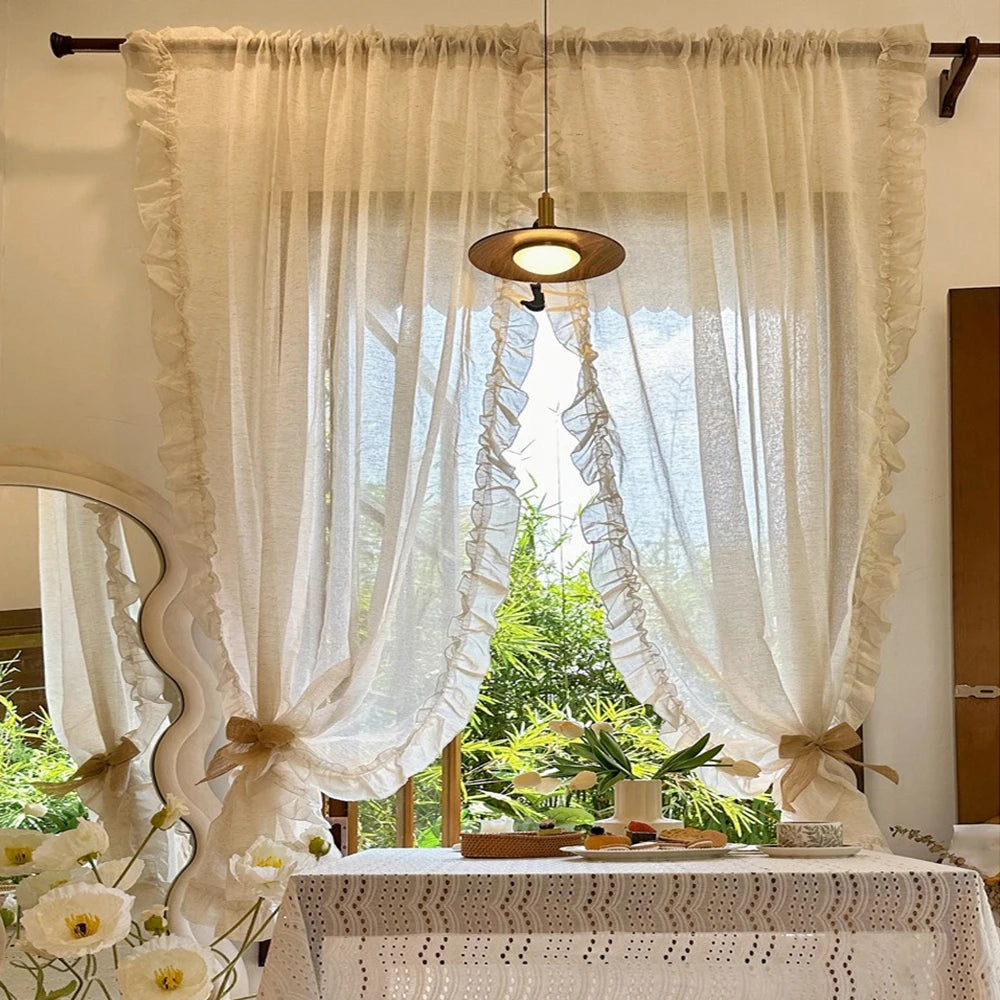 rideau blanc semi transparent classique romantique volants dorés salon chambre coucher