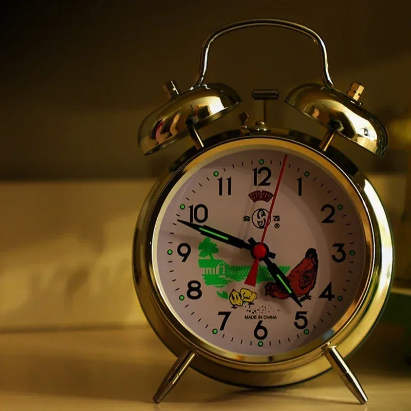 horloge réveil vintage métal argenté doré noir chiffres smiley papillon arbre élégante décoration chambre