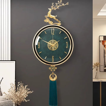 horloge murale moderne élégante vert doré texture marbrée motifs géométriques tassel floral