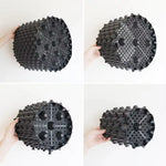 grille drainage plante noir moderne perforations circulaires différentes tailles incluses