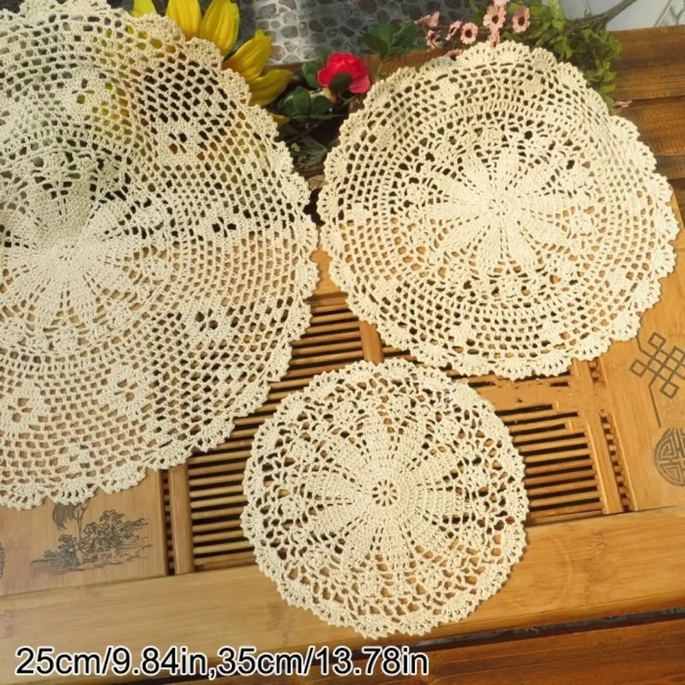napperons crochetés vintage rustique blanc crème rouge jaune vert