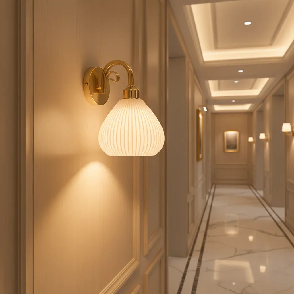 lampe murale moderne dorée plissée fixée mur abat jour blanc led opaque