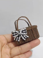 miniature panier osier rustique accessoires maison poupée décoration rangement paille naturel artisanal