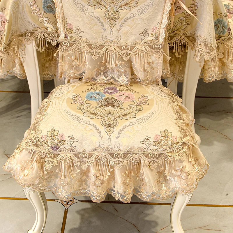 Housse de chaise lavable avec broderie élégante, vue de détail