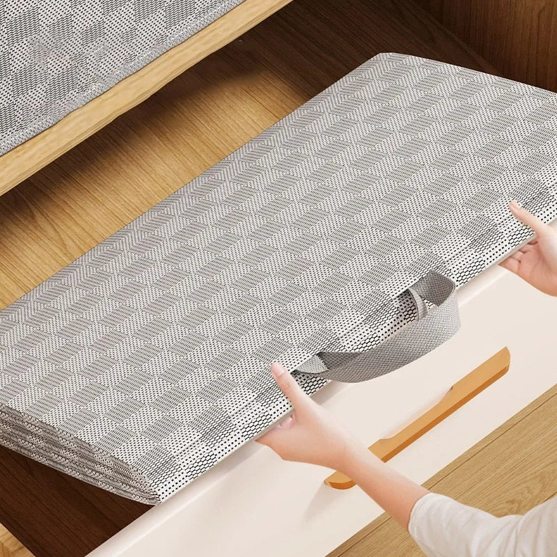 boîte rangement moderne 110l 150l 220l 30l carreaux beige motifs jaunes poignées métalliques coussin