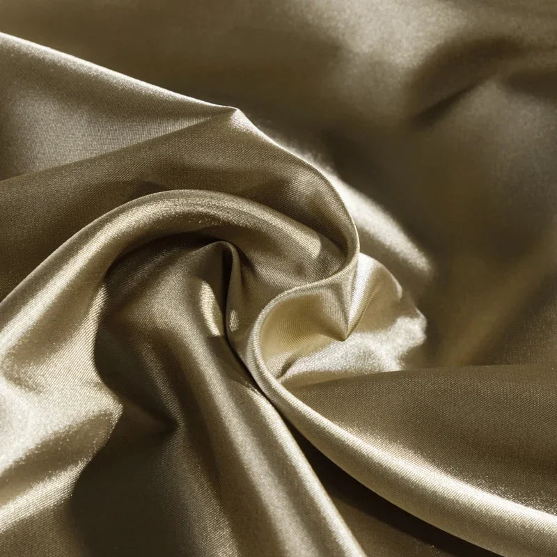 Parure de lit nordique en soie pliée avec accessoires de décoration