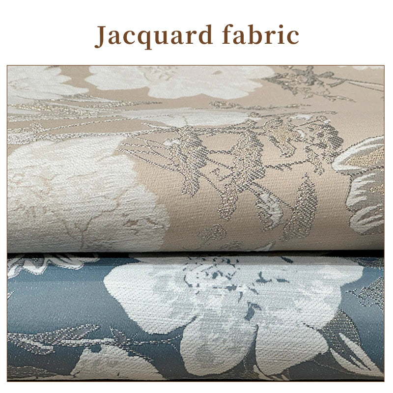 Tissu jacquard en gris et beige avec un motif floral sophistiqué.