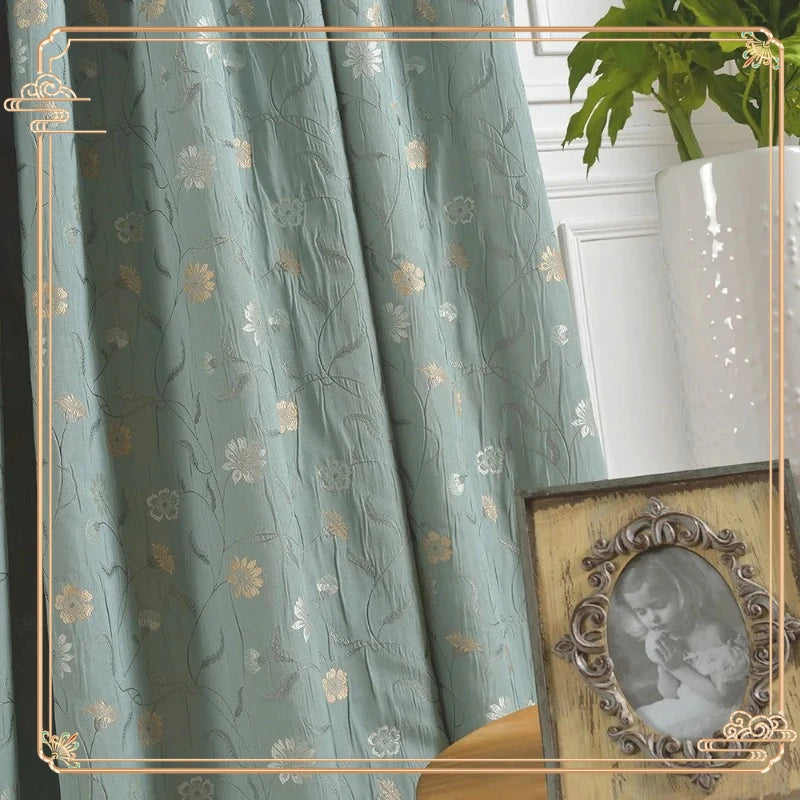 rideau bleu clair motif fleurs dorées classique occultant salon chambre fenêtre maison luxe