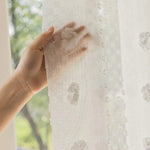 rideau blanc pompom dentelle translucide moderne romantique chambre coucher inclusion