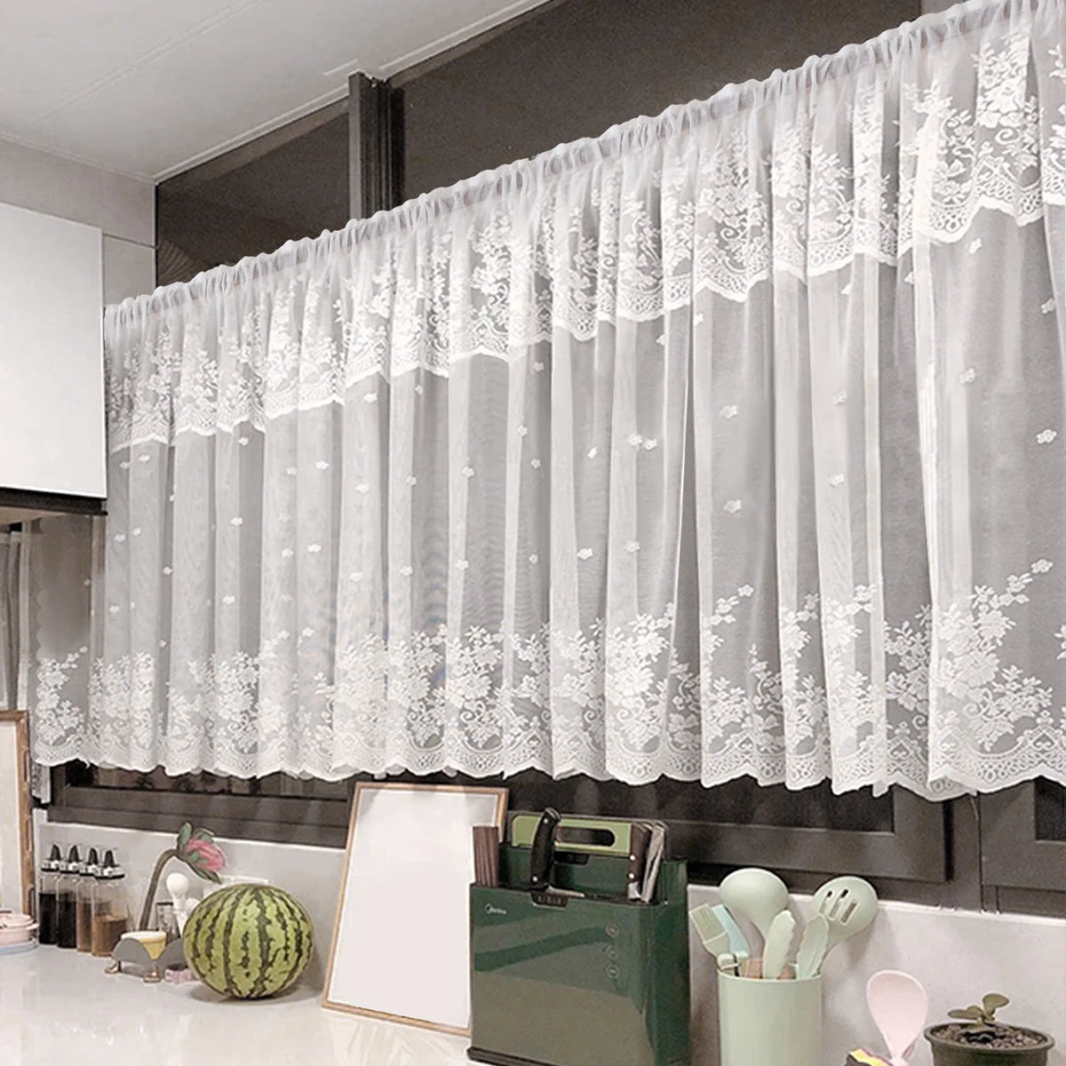rideau fenêtre blanc dentelle florale motifs pointillés vintage décoratif cuisine chambre