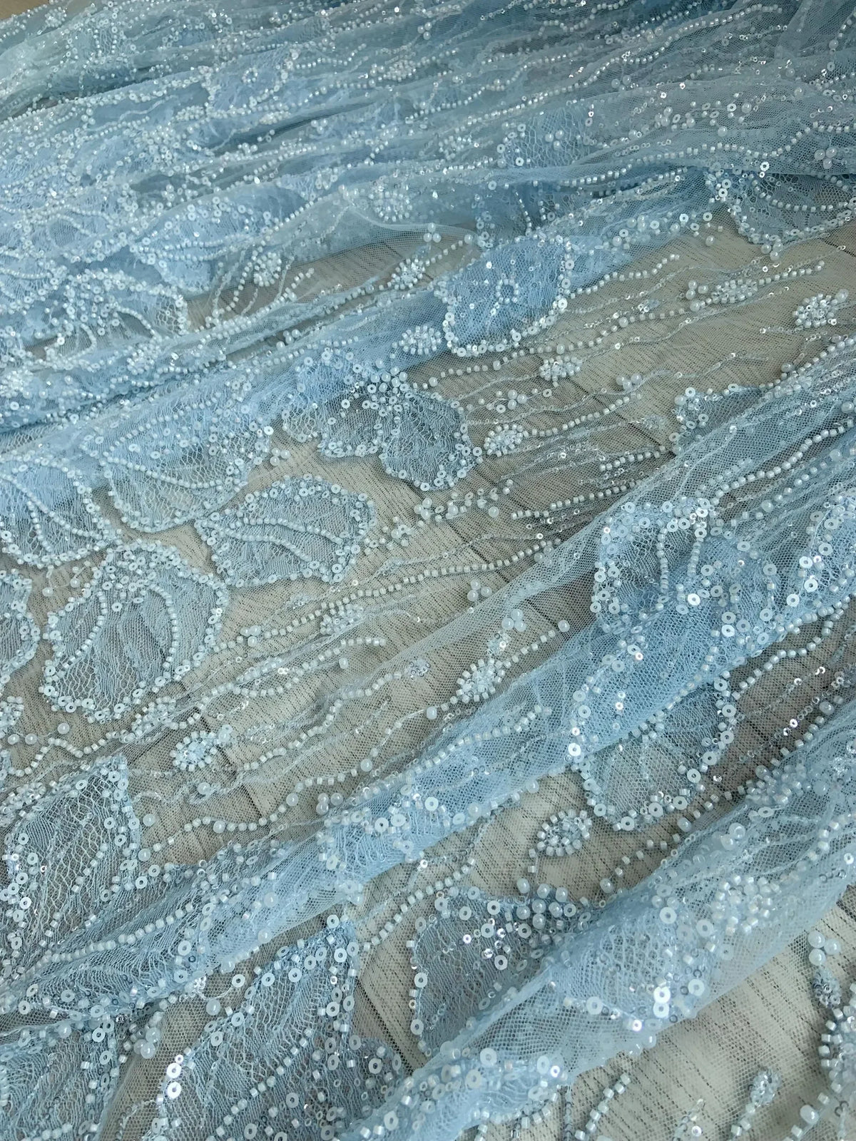 tissu dentelle broderie bleu clair élégant translucide polyester nylon large