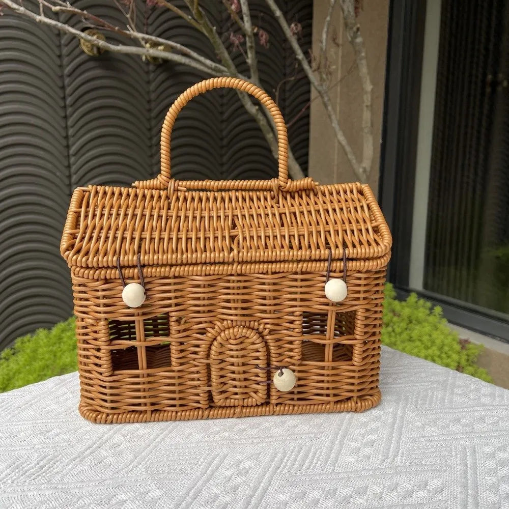 panier tressé forme maison rose naturel transparent poignée occasionnellement décoré fleurs fruits vintage champêtre