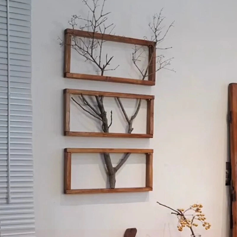 Détail de la texture 3D et des nuances de bois de l'art mural en bois flotté