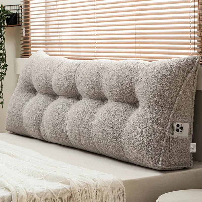 grand oreiller lit rectangulaire beige clair doux moelleux boutons décoratifs