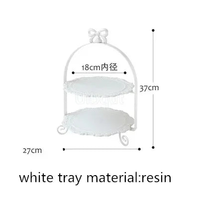 support desserts blanc doré vintage assiettes dentelle élégantes gâteaux crème glacée