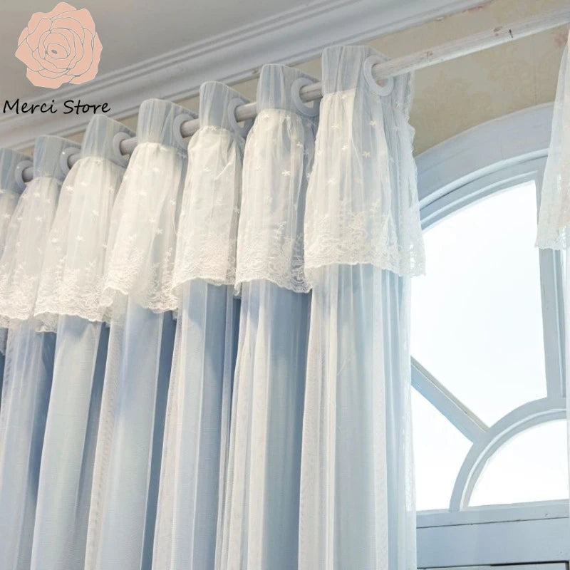 rideaux occultants bleu clair dentelle blanche classique transparents anneaux chambre coucher salon