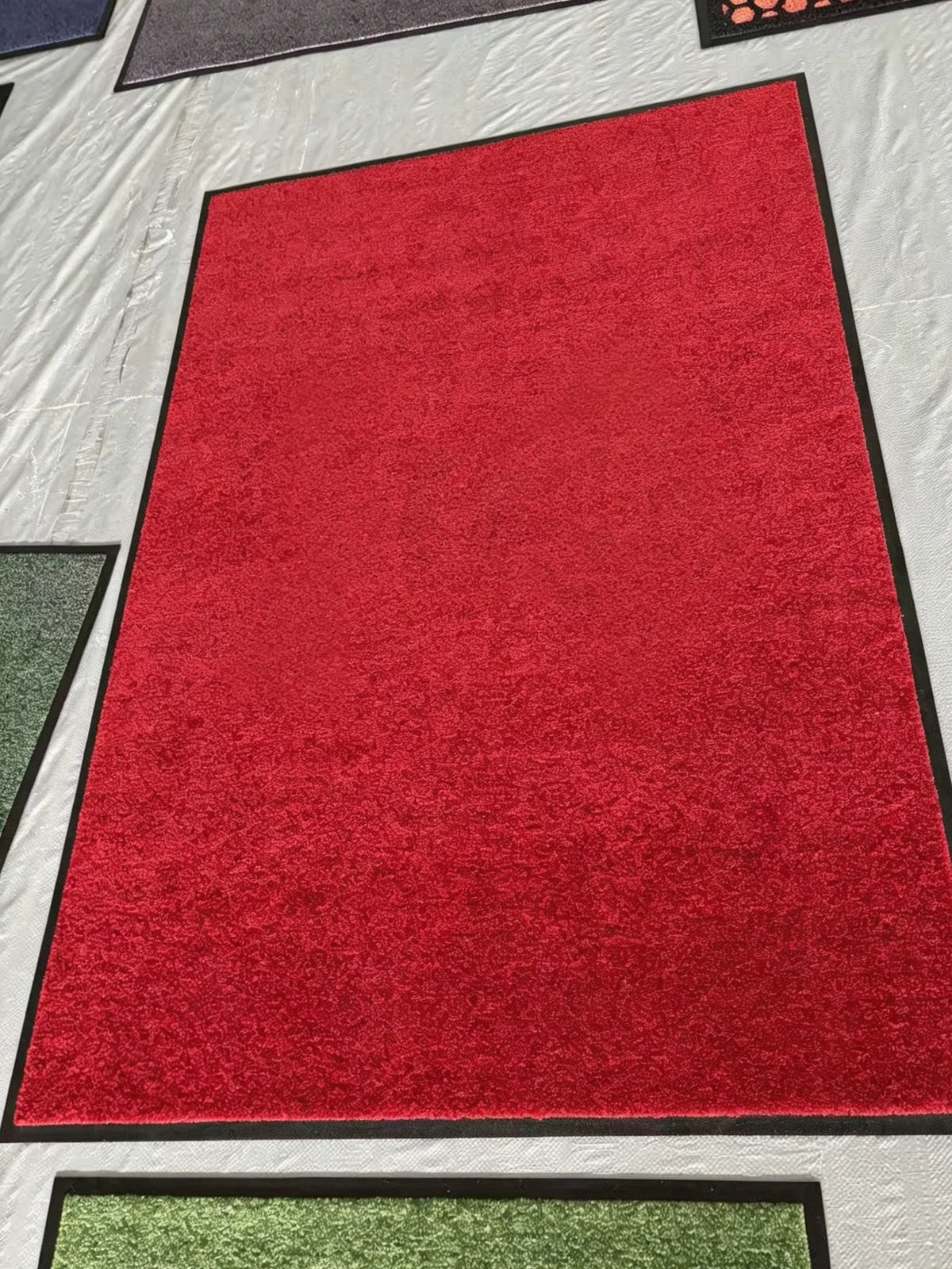 tapis personnalisable violet rouge moderne résistant antibactéries antidérapant absorbant eau extérieur garage entrée