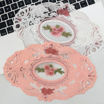 serviettes table vintage broderie florale dentelle rose blanc vert