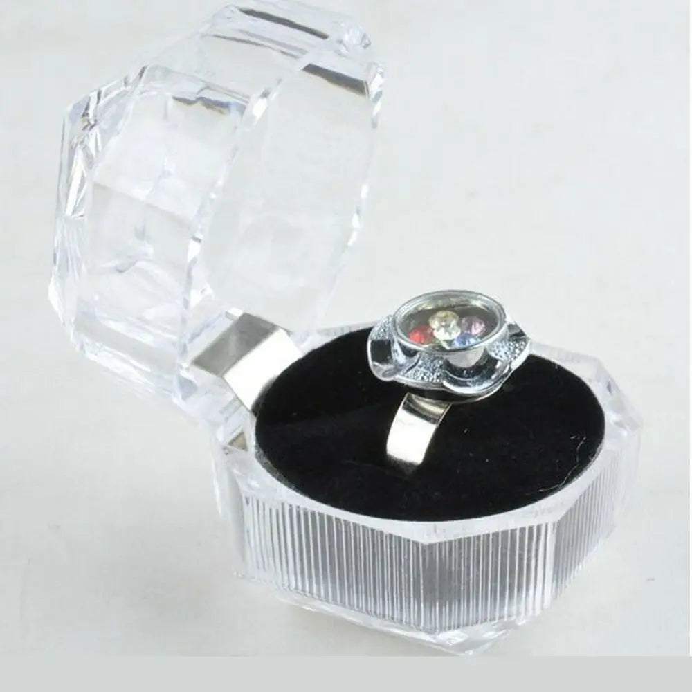 boîte bijoux transparente facettée moderne adhésif poudre blanche rouge noire élégante internes