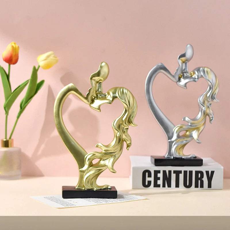 statuette moderne couple enlacés forme cœur résine blanche dorée argentée romantique decoration interieur base