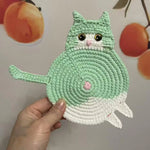coussin crocheté visage chat noir gris rose jaune artisanal main decoration table cadeau mignon