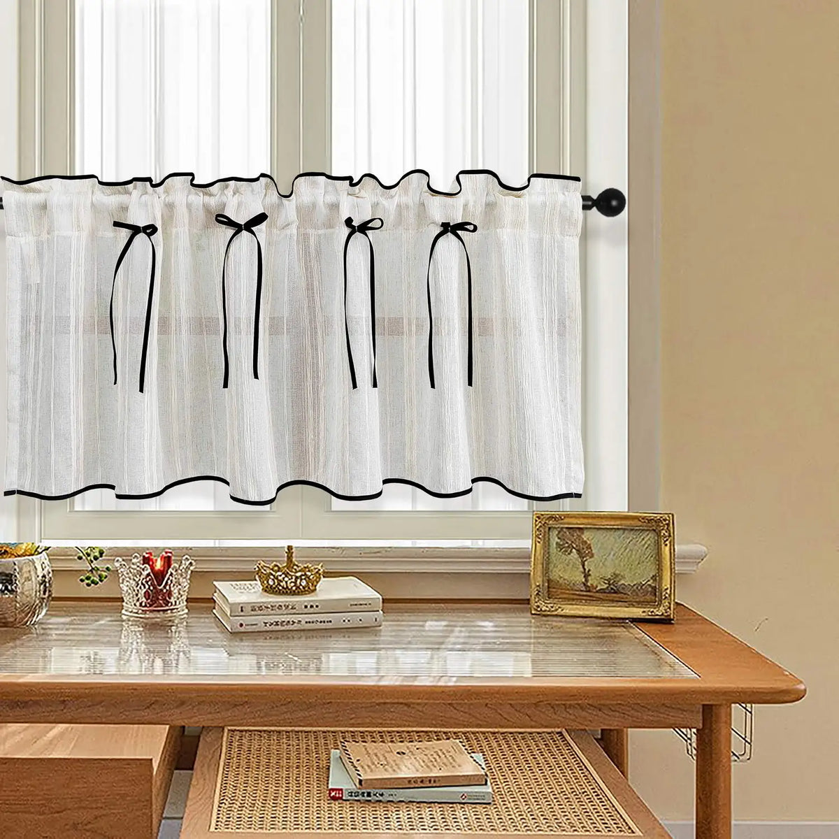 rideau transparent rustique tissu texturé blanc bord noir valance courte fenetre cuisine