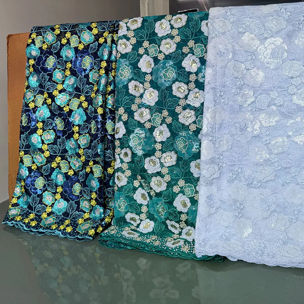 tissu dentelle brodée fleurs sequins bleu marine turquoise violet rose blanc mariage écologique