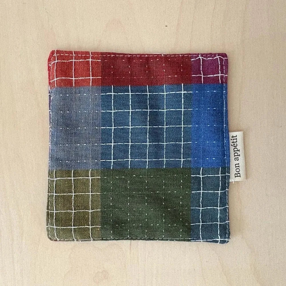serviettes table marron gris noir bleu vert blanc carreaux points rayures flocons moderne rustique
