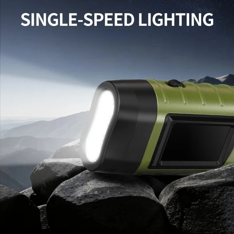 lampe torche solaire vert olive rechargeable rayures horizontales mode fixation annexe chargeurs camping