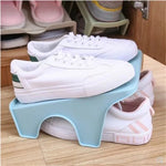 organisateur chaussures étagère rangement minimaliste cintre fer alvéoles circulaires relief blanc beige