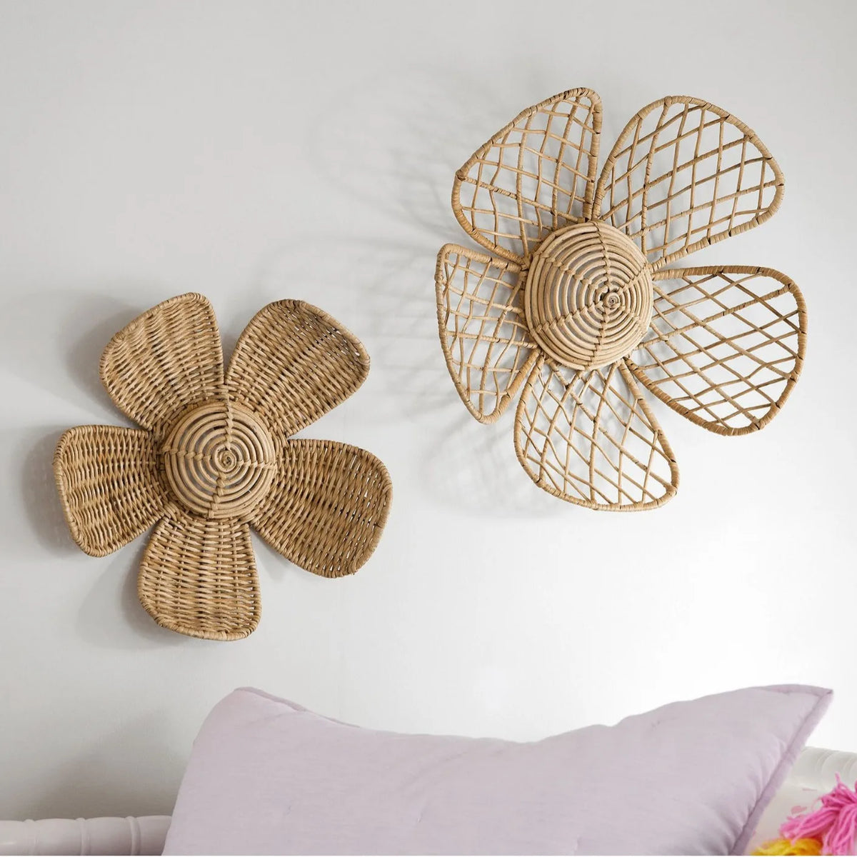 décoration murale fleur tressée fibre végétale rustique objet artisanal couleur beige clair