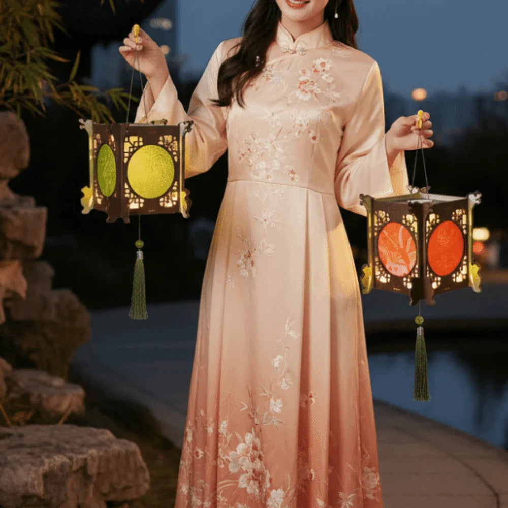 lanterne décorative traditionnelle asiatique motifs floraux brodés couleurs variées occasion fête
