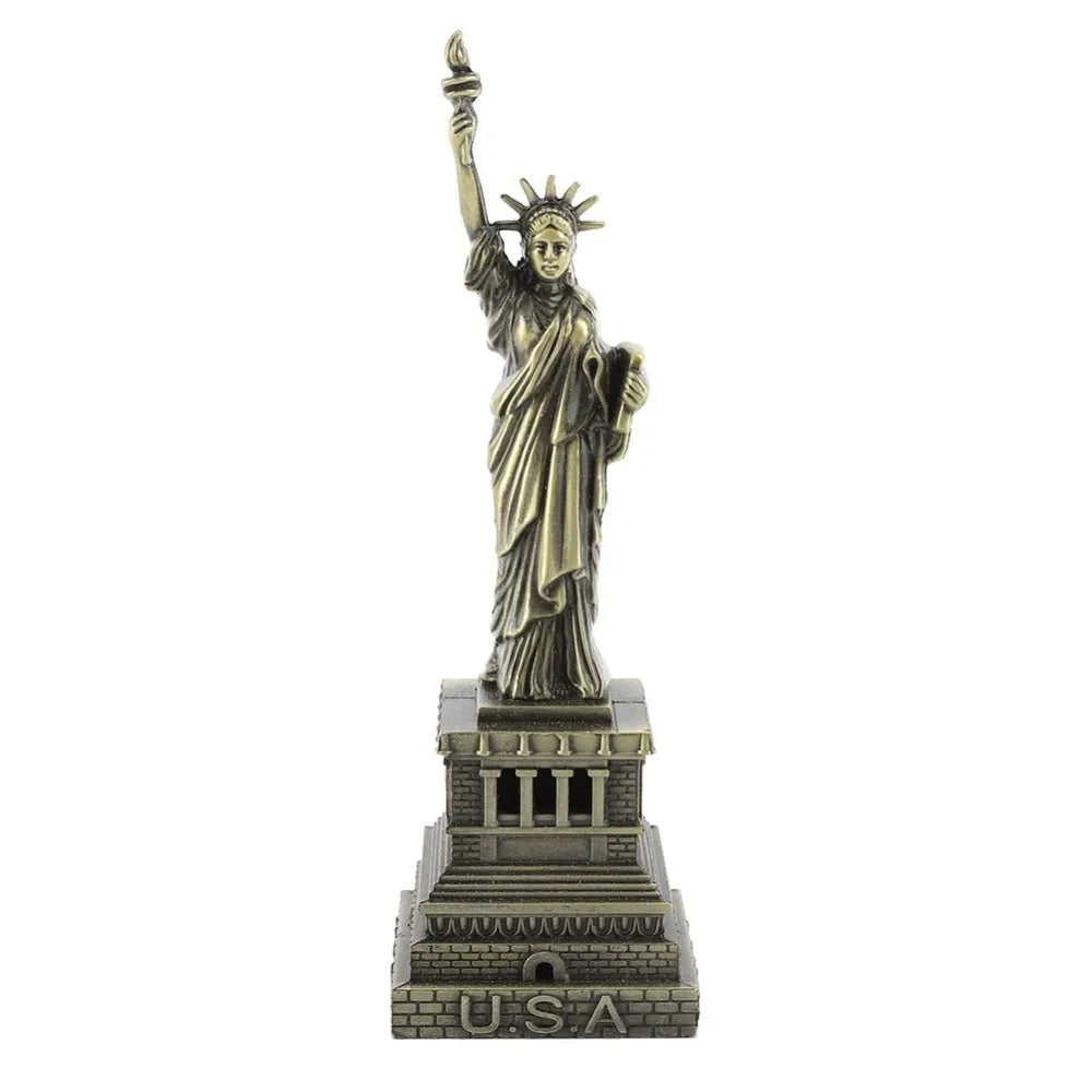 statue liberté miniature bronze relief décoration intérieure souvenir usa statuaire historique texture détaillée chambre