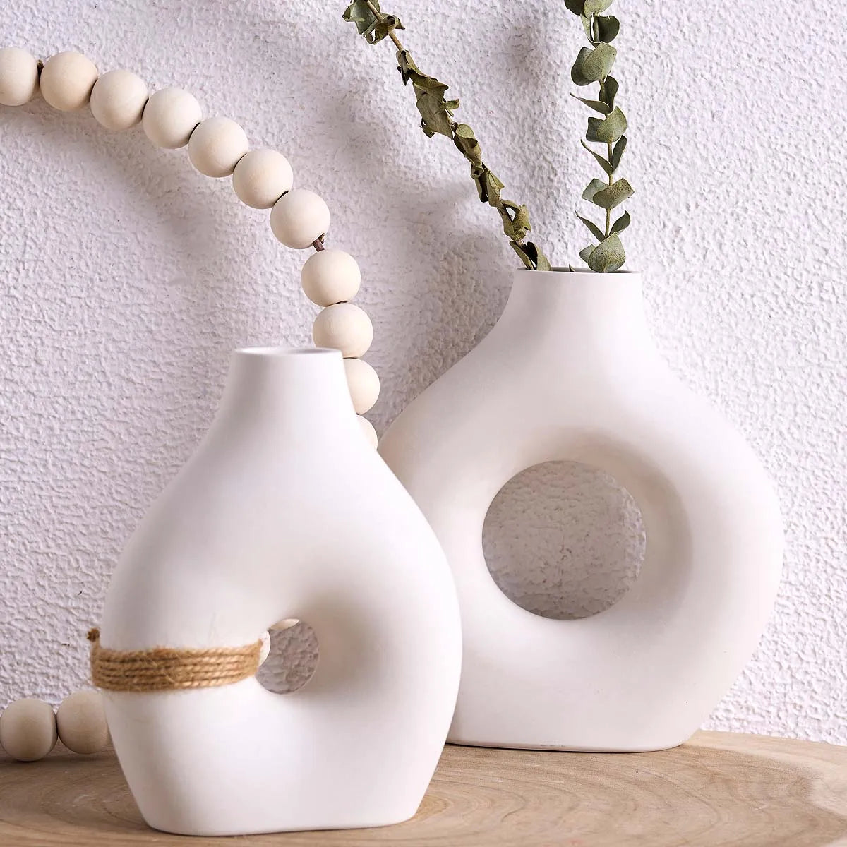 vases decoratifs silicone blanc moderne minimaliste abstrait ouvertures circulaires clips metalliques faux fleurs tiges