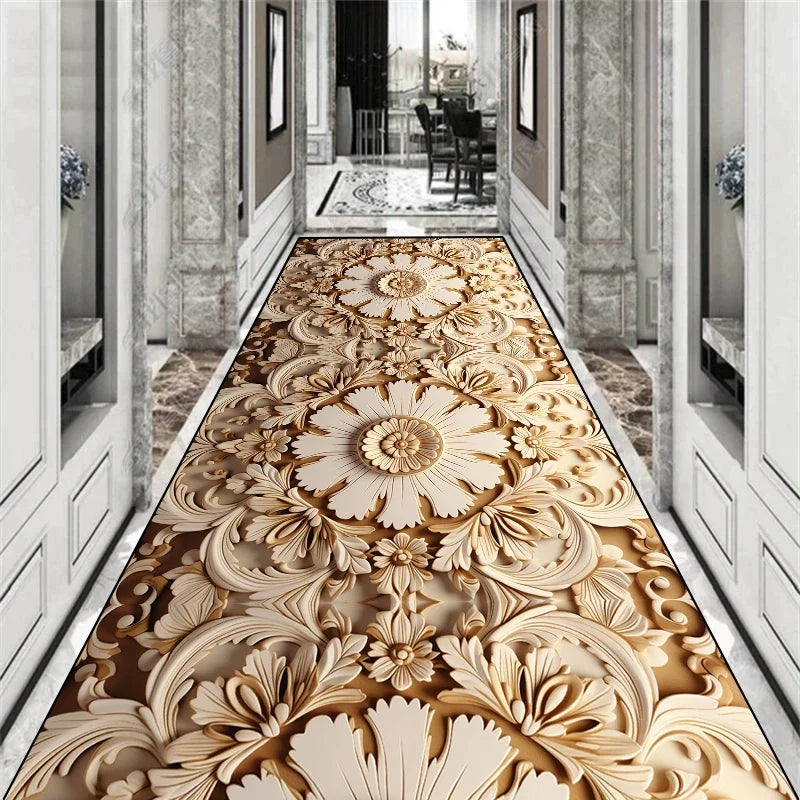 Tapis de couleur beige orné de motifs floraux sculptés en relief, créant une ambiance élégante et luxueuse dans ce couloir.