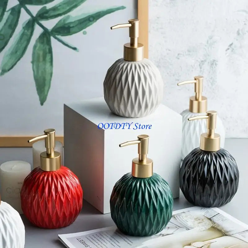 distributeur savon liquide rouge vert noir blanc rayures diagonales moderne élégant Pompe