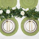 serviettes table rondes modernes vert clair tissées fils transparents respectueux environnement decoration table assises