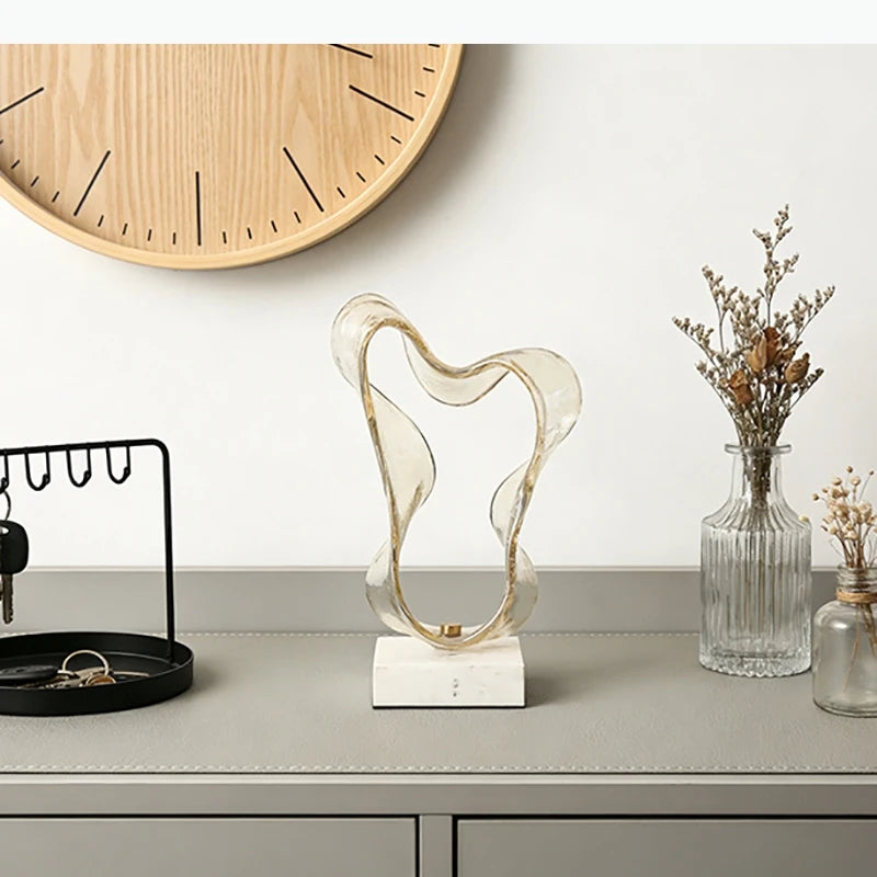 sculpture abstraite transparente moderne base marbrée accents dorés décoration intérieure minimalistestyle