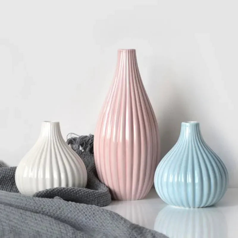 vase decoratif moderne rose bleu clair blanc strie minimaliste table fleurs artificielles