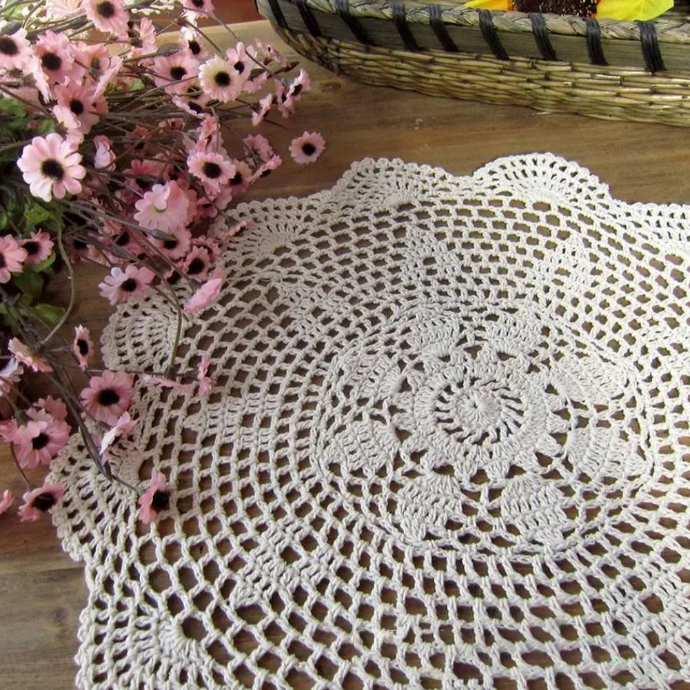 serviette table traditionnelle motif floral central couleur beige clair
