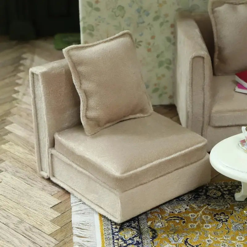meubles miniature maison poupée canapé fauteuil table basse beige crème moderne minimaliste coussins tapis