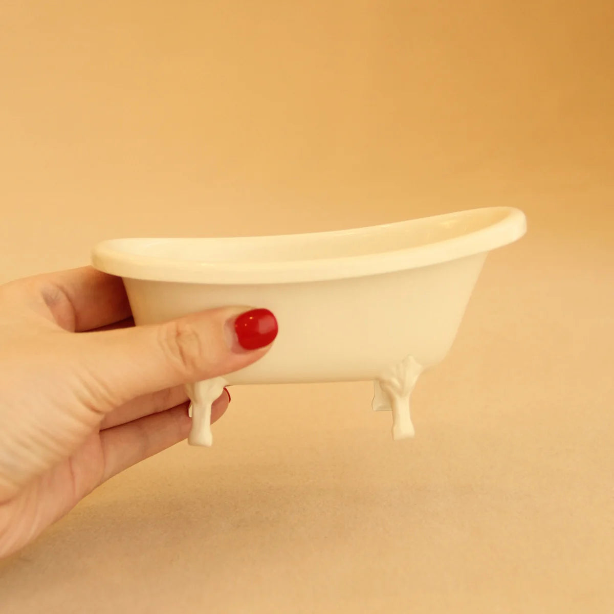meubles salle bain miniature blanc doré baignoire toilette lavabo classique floral vintage ornement décoration