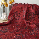 tissu polyester rouge bordeaux floral brodé classique élégant 145cm large résistant environnemental gilet jupe