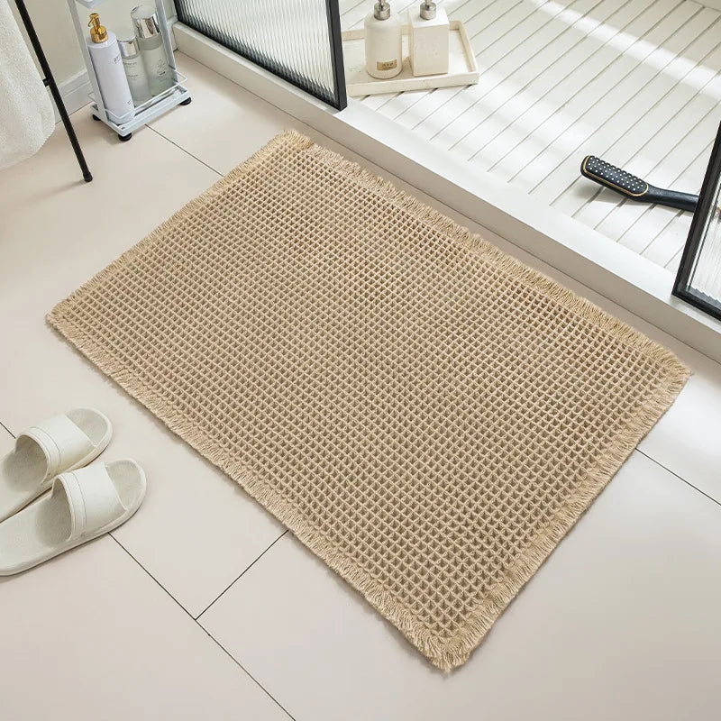 tapis bain moderne gris clair maille géométrique adhésif 43x61cm absorbant antidérapant franges salon