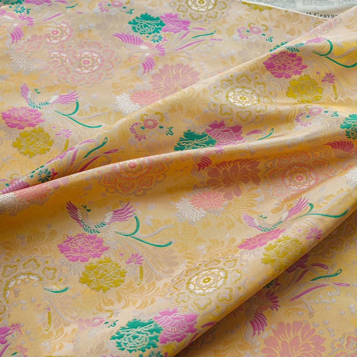 tissu brocart jaune motifs floraux résistant polyester largeur 150cm traditionnel decoratif coudre artisanal