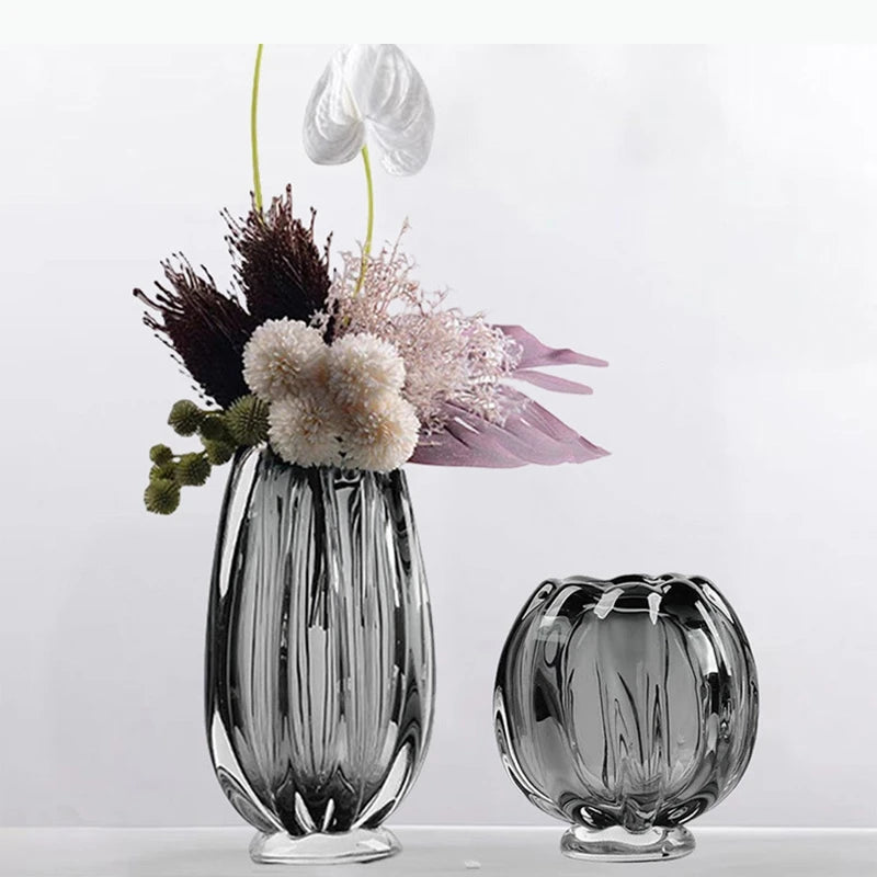 vases verre transparent gris fumé lignes gravées moderne minimaliste décoration table fleurs séchées