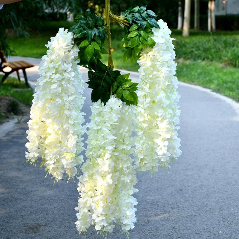guirlande artificielle fleurs blanc vert feuilles vertes decoration mariage extérieur anniversaire baby shower