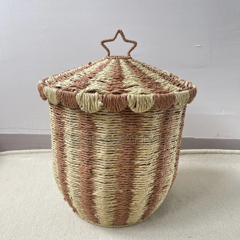 panier rangement osier traditionnel réutilisable respectueux environnement couleur beige marron clair rayures horizontales bordure