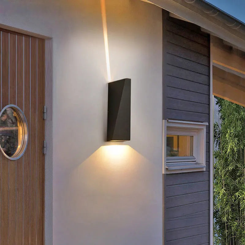 applique murale led moderne noir verre trempé économe énergie hydrofuge bouton poussoir