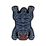 Représentation graphique abstraite de motifs tribaux stylisés évoquant un animal sauvage féroce.